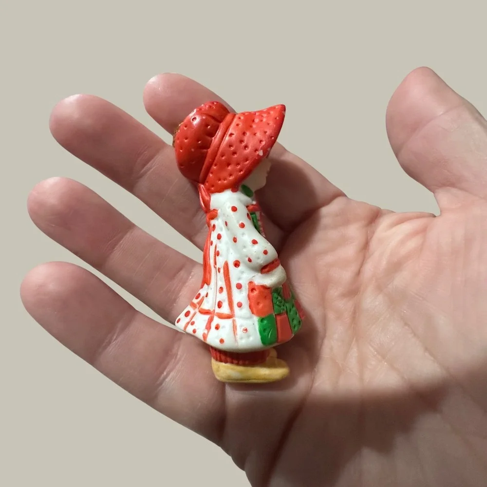 WWA‎ Inc Girl Figurine Ornament Red Green Patchwork Dress Sun Bonnet Vintage